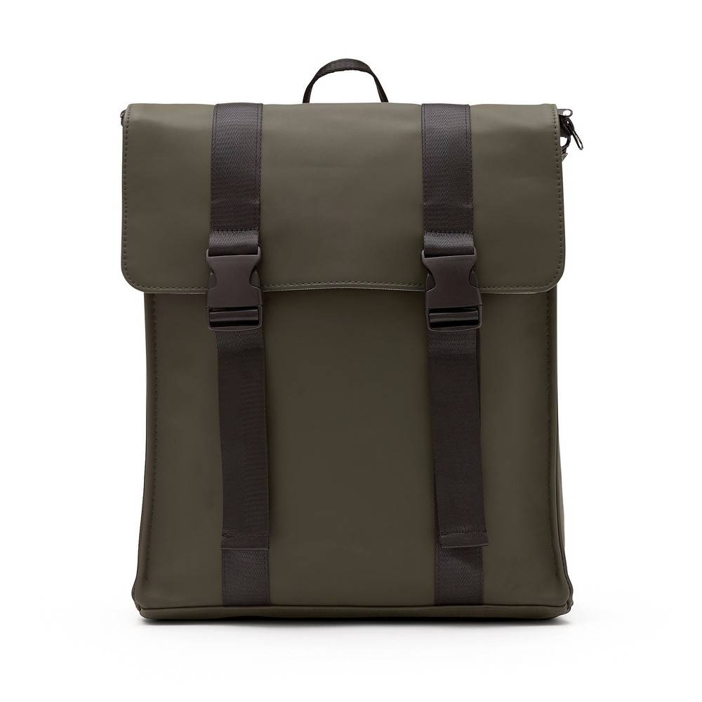 Minimalistic and clean backpack that suits all personnalisable