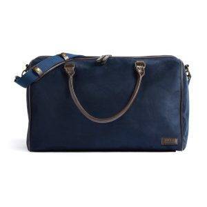 Spacious weekend bag that is perfect for shorter personnalisable