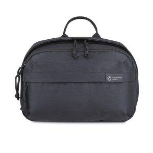 Trousse de toilette en rPET AWARE Renew czarny personnalisable